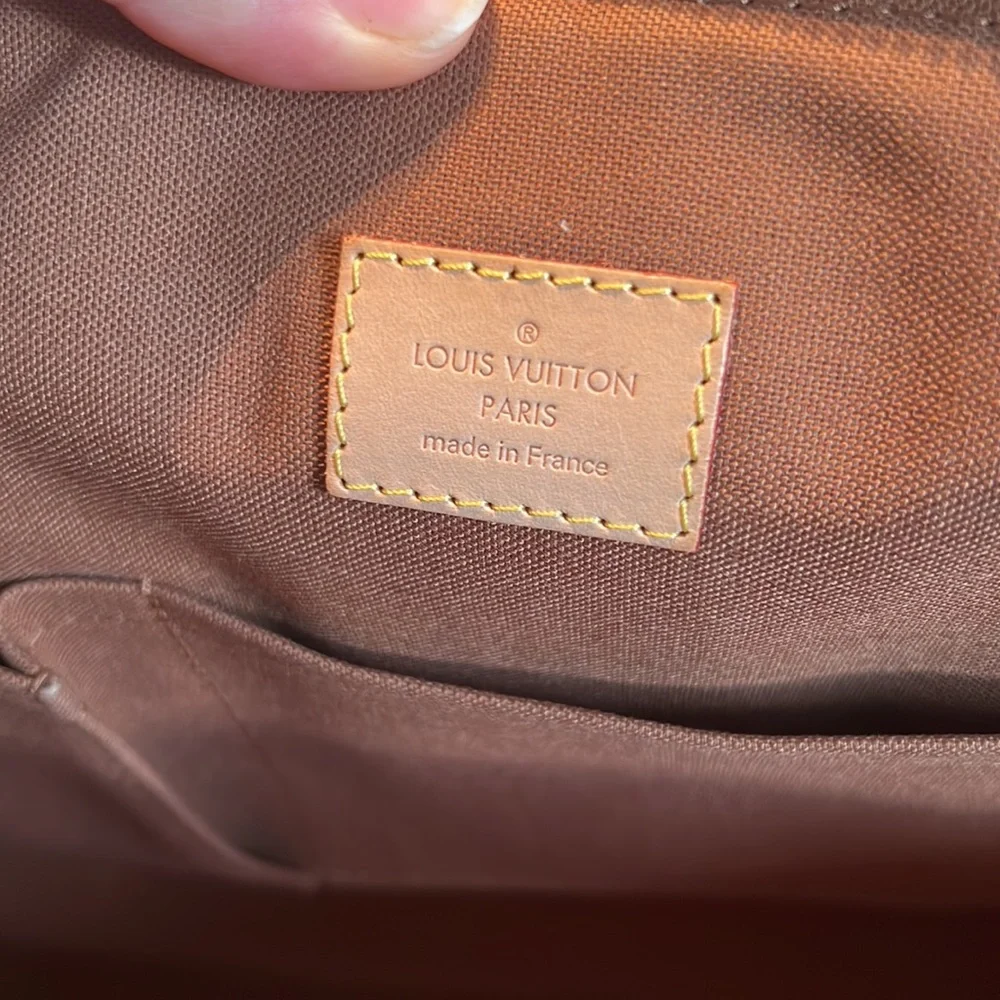 Gorgeous Louis Vuitton Tivoli bag